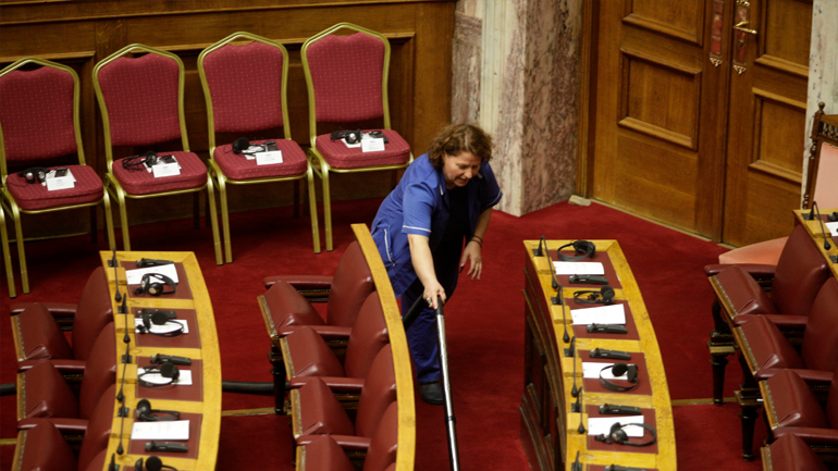 Η Βουλή… εκκλησιάζεται!