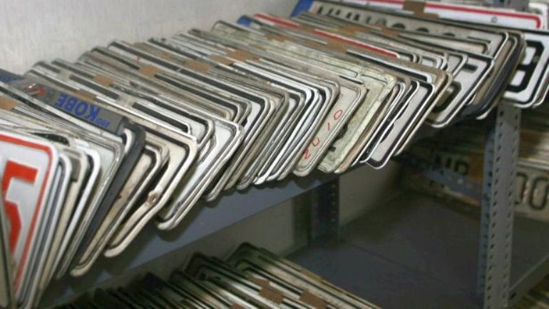 Επιστροφή πινακίδων εν όψει Πάσχα