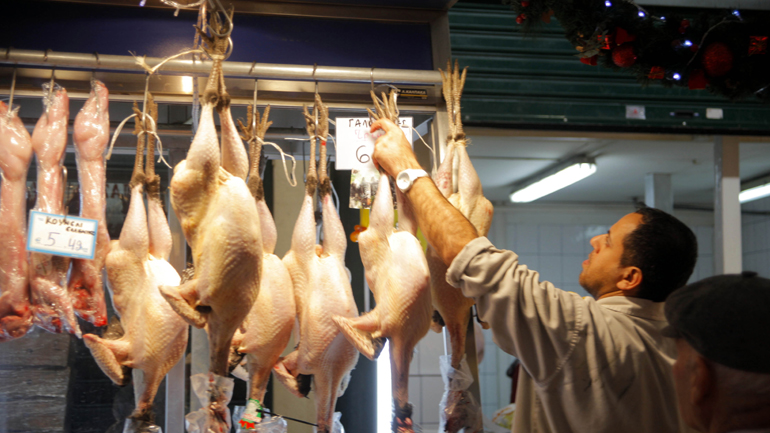 Πειραιάς: Εντατικοποίηση των ελέγχων στην αγορά εν όψει των εορτών