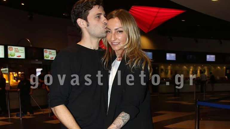 Ρέβη – Τότσικας: Πρώτη δημόσια εμφάνιση μετά τον ερχομό των διδύμων