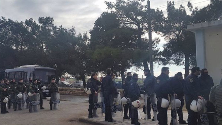 Στο νοσοκομείο για προληπτικούς λόγους τρία άτομα μετά τη φωτιά στα Διαβατά