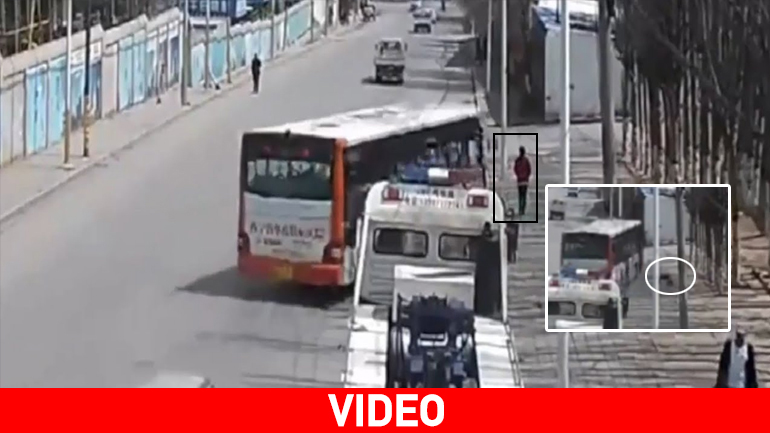 Λεωφορείο παρασύρει τα πάντα στο πέρασμά του…