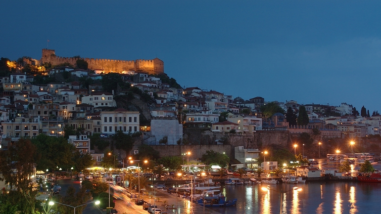 Έβαλαν βόμβα σε πολυκατοικία στην Καβάλα