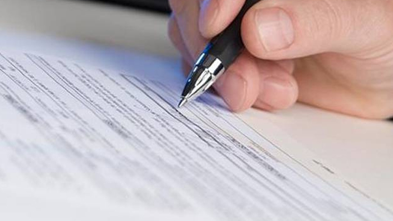 Συνεχίζουν την αποχή οι συμβολαιογράφοι