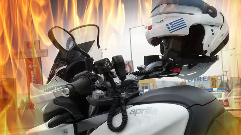 Άγνωστοι επιτέθηκαν σε αστυνομικούς στα Πετράλωνα