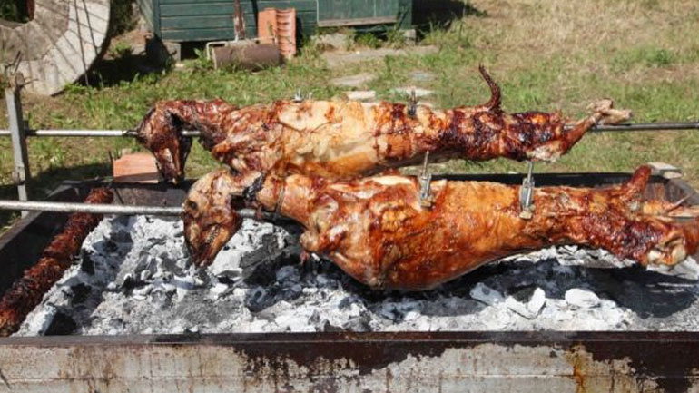 Γιατί οι Κρητικοί ψήνουν το αρνί μόνο με αλάτι;