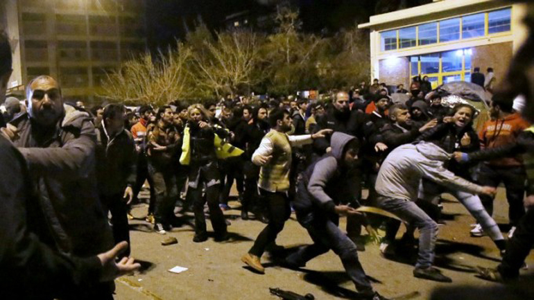 Νέα επεισόδια και τραυματισμοί προσφύγων στο λιμάνι του Πειραιά