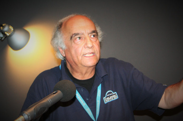 Ο Ιαβέρης μας συμβουλεύει κάτι πολύ απλό. Να επιστρέψουμε όλοι σπίτι και στα αγαπημένα μας πρόσωπα... 