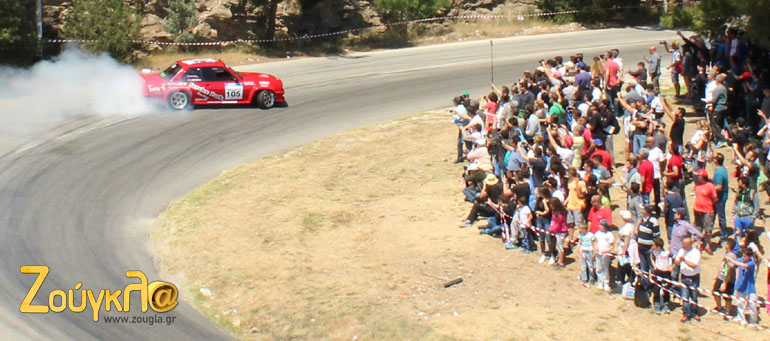Ο Δημήτρης Δημητρίου συνεχίζει να έχει... πρόβλημα με την οδήγηση. Όλο με το πλάι πήγαινε!!!