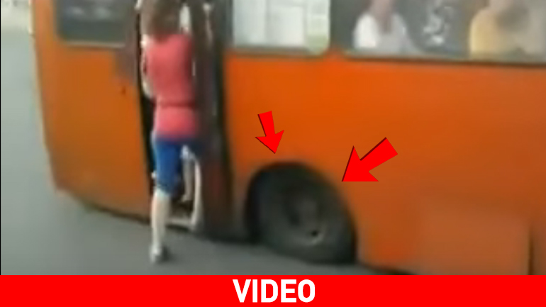 Ινδία: «Έκατσε» το λεωφορείο από τους υπεράριθμους επιβάτες!