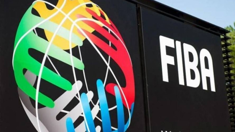 Απειλεί με αποβολές η FIBA