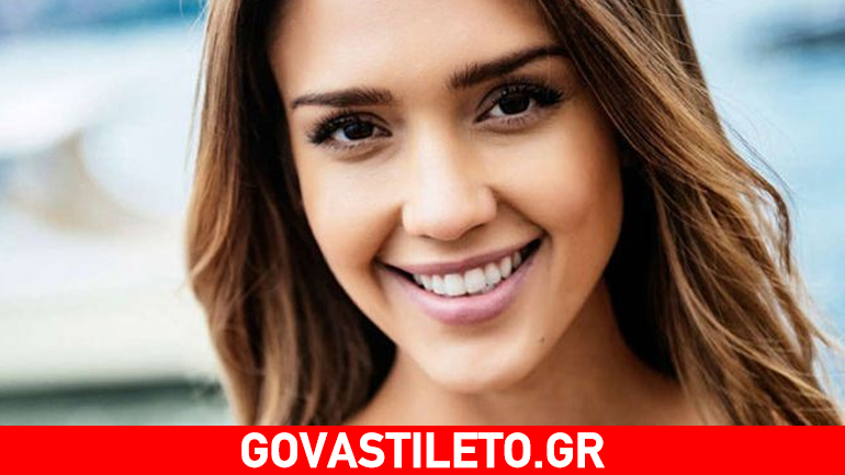 Jessica Alba: Ποζάρει με ένα λευκό μαγιό πιο… καυτή από ποτέ