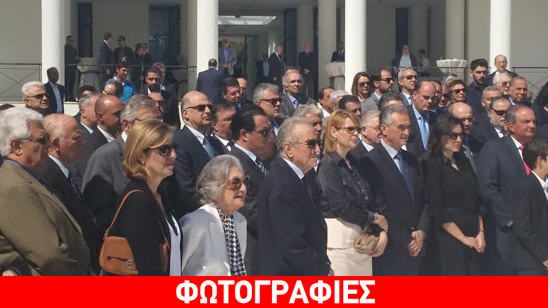 Παυλόπουλος, Μητσοτάκης, Μεϊμαράκης και βουλευτές της ΝΔ στο μνημόσυνο του Κωνσταντίνου Καραμανλή