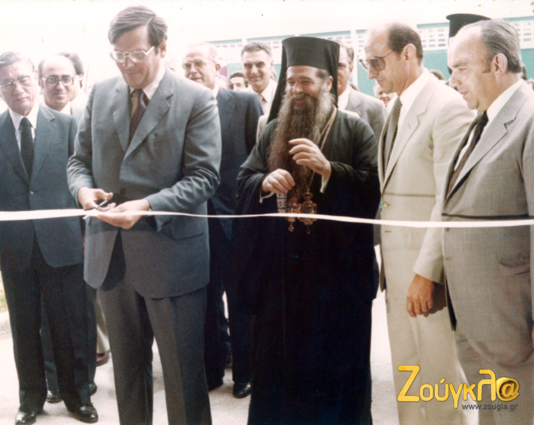 Ιστορική η μέρα των εγκαινίων του εργοστασίου αυτοκινήτων στον Βόλο. Μία στιγμή που ο Βασίλης Θεοχαράκης την χαρακτηρίζει ως μία από τις σημαντικότερες στην ζωή του... 