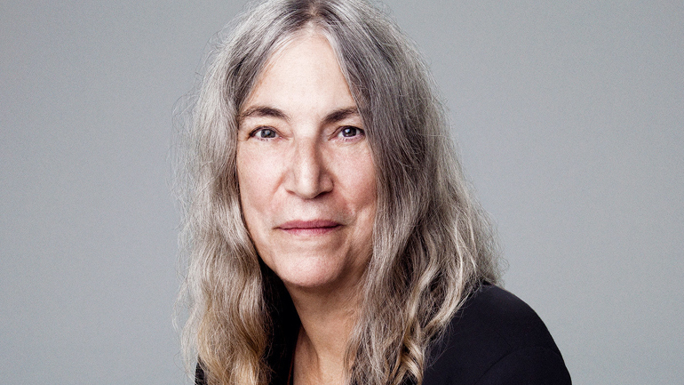 Η ποιήτρια της ροκ επιστρέφει στην Αθήνα