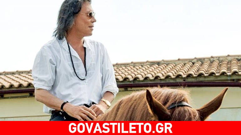 Ηλίας Ψινάκης: Δείτε τον ανεβασμένο σε μπουλντόζα