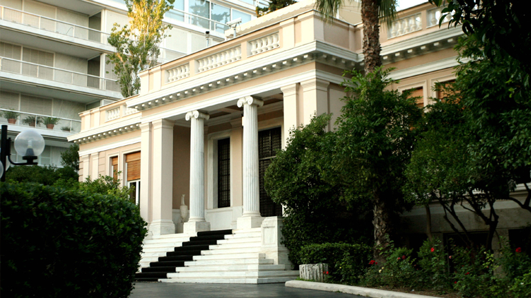 Mαξίμου: Αντίθετη με το Σύνταγμα η υπό αίρεση νομοθέτηση