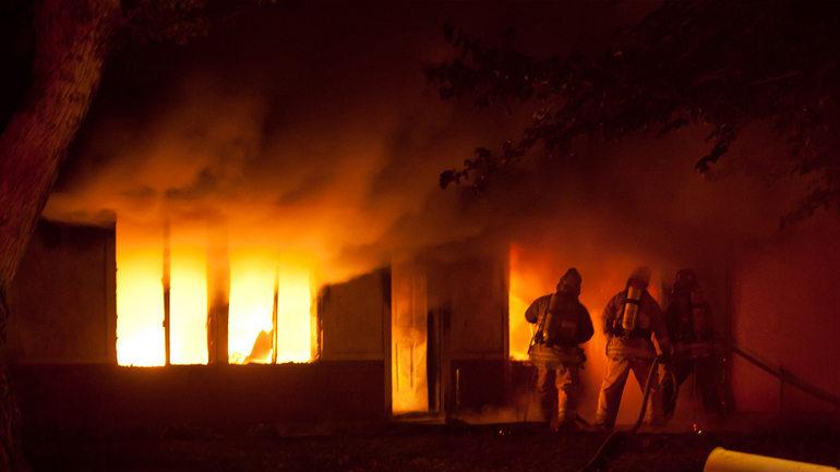 Στις φλόγες μονοκατοικία στην Αμφιλοχία