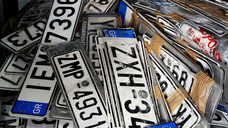 Επιστρέφονται οι πινακίδες κυκλοφορίας