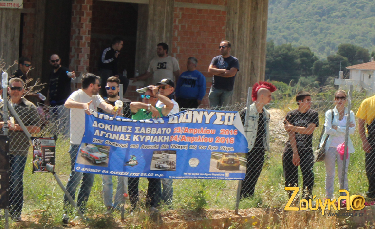 Σπάνια συναντάς σήμερα φίλους της πανκ που να έχουν βεβαίως και το μαλλί που σε παραπέμπει στην συγκεκριμένη μουσική...