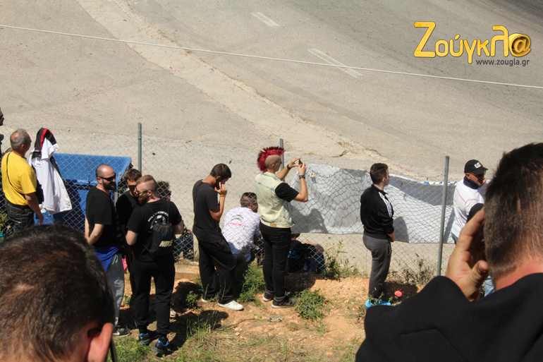 Σπάνια εικόνα στις μέρες μας που θυμίζει άλλες εποχές...