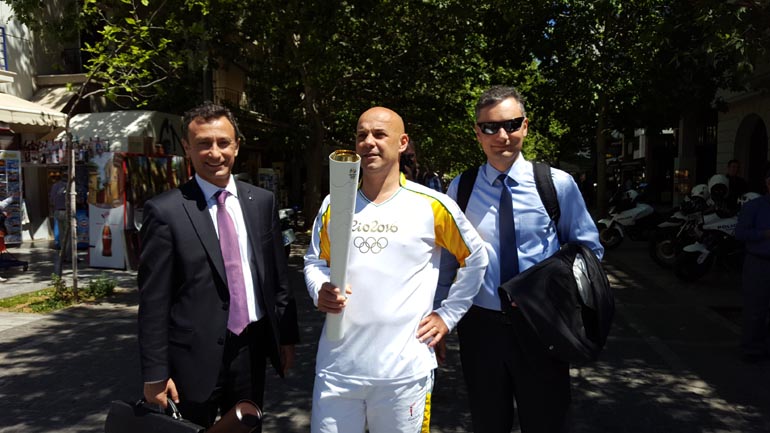 O Guillaume Cartier μαζί με τους Θάνο Μπάφα (διευθυντή marketing) και Γιάννη Μεθενίτη (Διευθυντή δημοσίων σχέσεων)