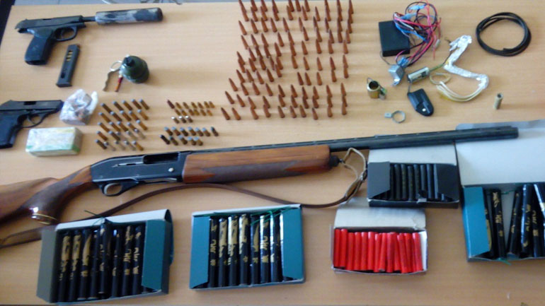 Ηλεία: Συνελήφθη ιερέας που έκρυβε οπλοστάσιο!