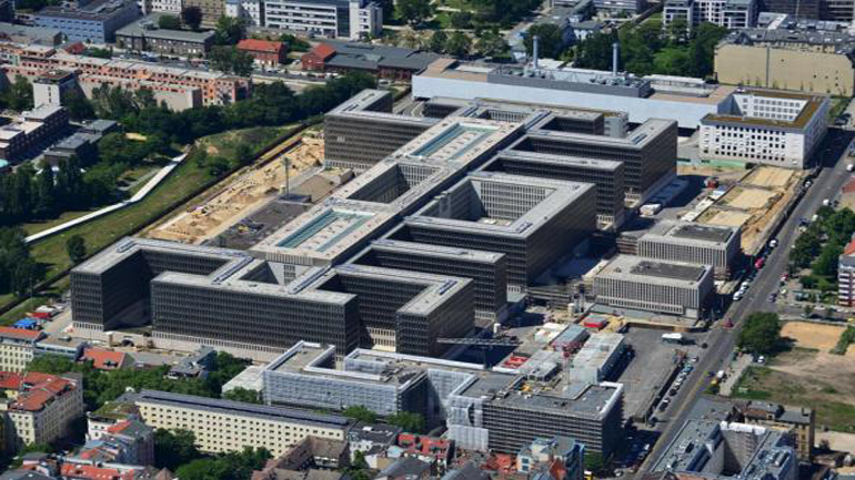 Απομακρύνεται ξαφνικά ο επικεφαλής των γερμανικών μυστικών υπηρεσιών Απομακρύνεται ξαφνικά ο επικεφαλής των γερμανικών μυστικών υπηρεσιών