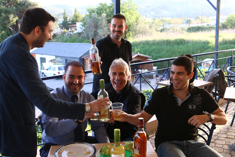 Όπως μπορείτε να διαπιστώσετε, το... αλκοόλ ανέβασε τη διάθεση στα ύψη!