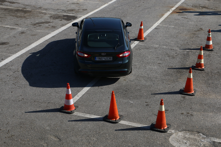 Το Ford Mondeo χρησιμοποίησε η Μαρία Πολύζου στη διαδικασία του παρκαρίσματος... 