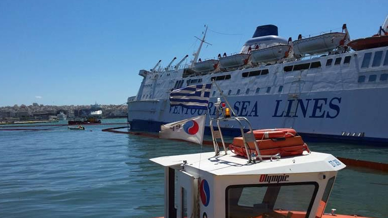 Άμεσες ενέργειες για αποτροπή ρύπανσης από το μισοβυθισμένο πλοίο «Παναγία Τήνου»