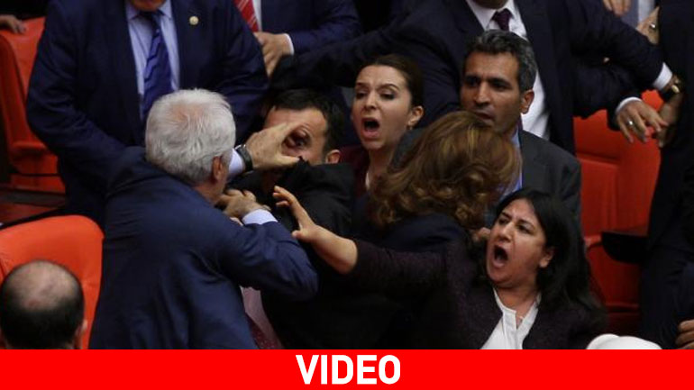 Τουρκία: Έντονοι διαπληκτισμοί βουλευτών στην Εθνοσυνέλευση για το μεταναστευτικό