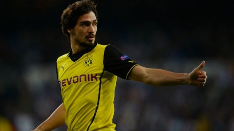 Περιμένει την πρόταση της Μπάγερν για τον Χούμελς