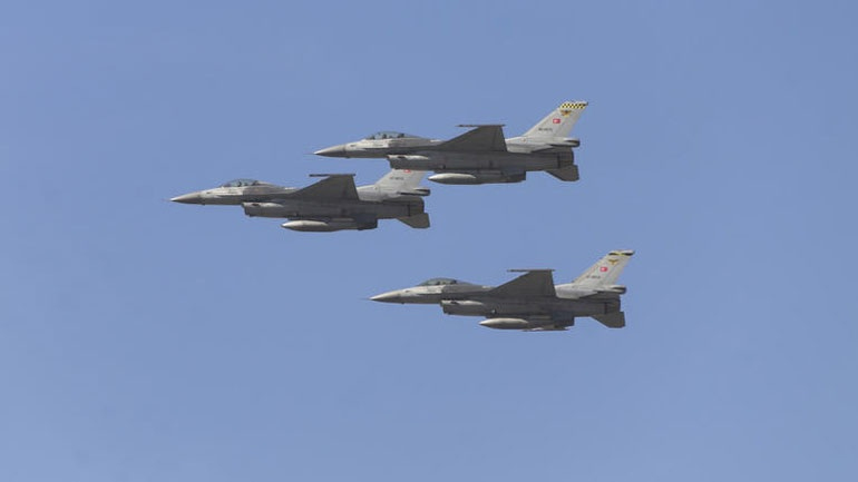 Μπαράζ τουρκικών παραβιάσεων στο Αιγαίο