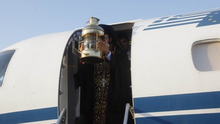 Με το Empraer η μεταφορά του Αγίου Φωτός από τα Ιεροσόλυμα