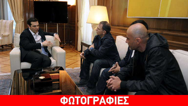 Συνάντηση Τσίπρα με τους φωτορεπόρτερ που τιμήθηκαν με το βραβείο Πούλιτζερ