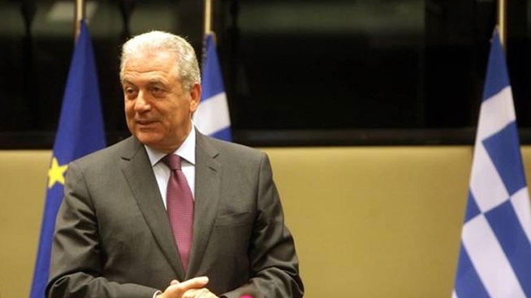 Politico: Θετικά αποδεκτό στην Ευρώπη το έργο του Αβραμόπουλου