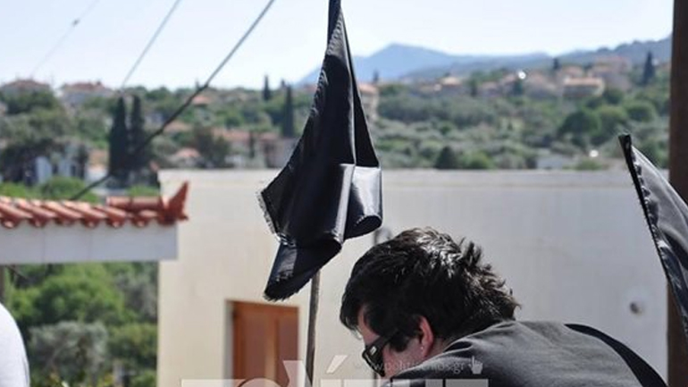 Με μαύρες σημαίες η Ανάσταση στον Βροντάδο