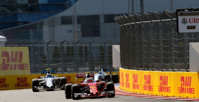 Προσπαθεί... η Ferrari αλλά προς το παρόν δεν μπορεί να ψτάσει την Mercedes...