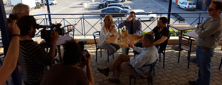 Στο γύρισμα και η κάτοχος του ρεκόρ Μαραθωνίου Μαρία Πολύζου...