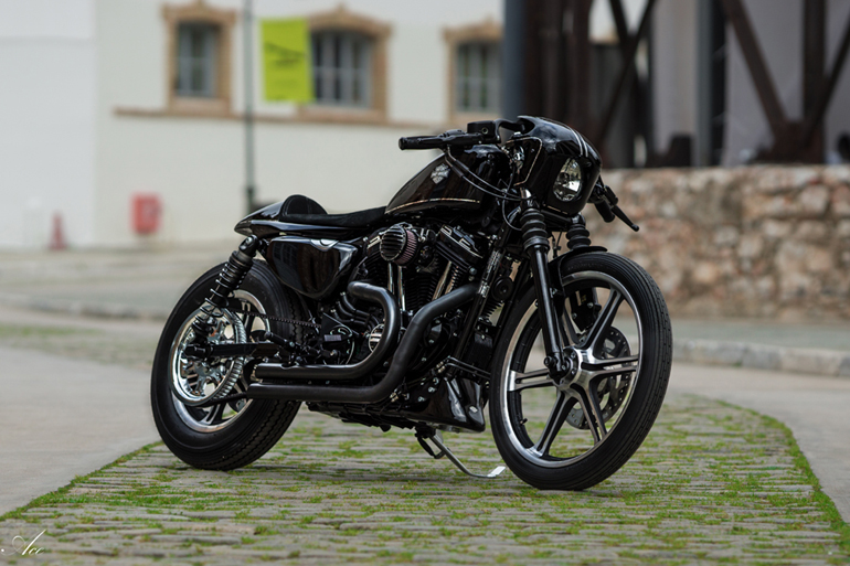 Ειδικά διαμορφωμένη Harley Davidson από ελληνικά χέρια...