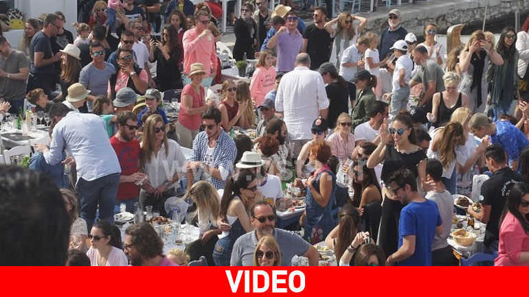 Ξεφάντωσε ο κόσμος στο λιμανάκι της Νάουσας Πάρου