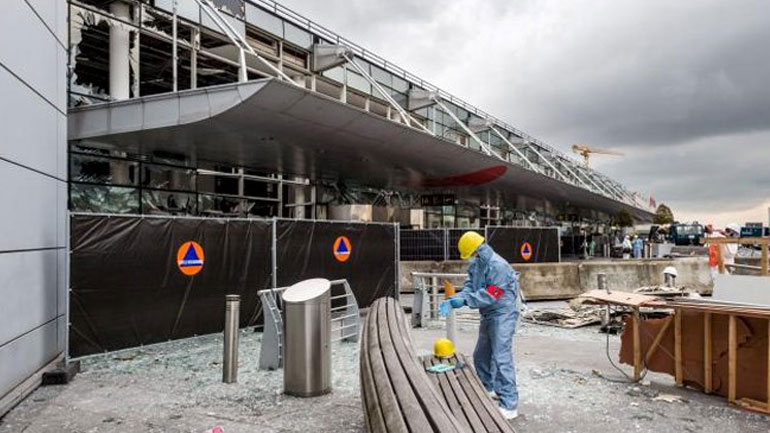 Βρυξέλλες: Η αποτυχία αποκατάστασης της λειτουργίας του αεροδρομίου κυριαρχεί στα ΜΜΕ