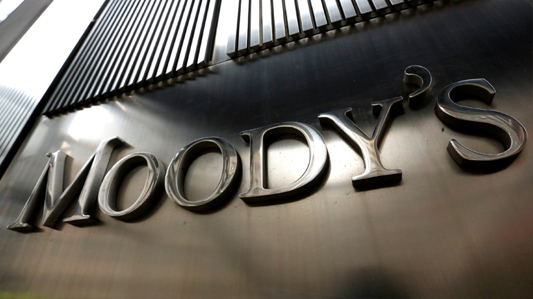 Moody’s: Η καθυστέρηση στην αξιολόγηση επιβαρύνει την ελληνική οικονομία