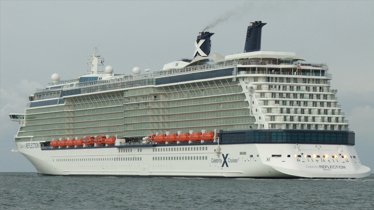 Πλωτή πολυτέλεια «έδεσε» στο λιμάνι της Σούδας