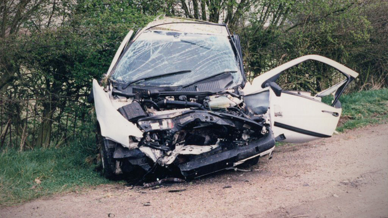 Πάτρα: I.X. «καρφώθηκε» σε φανάρι στον κόμβο του Κουρτέση