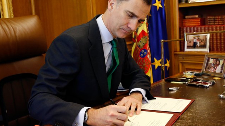 Ισπανία: Ο βασιλιάς Φελίπε ΣΤ’ υπέγραψε το διάταγμα για εκλογές στις 26 Ιουνίου