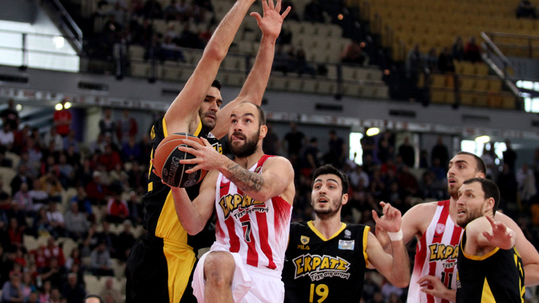 Προβάδισμα ο Ολυμπιακός, 93-58 την ΑΕΚ