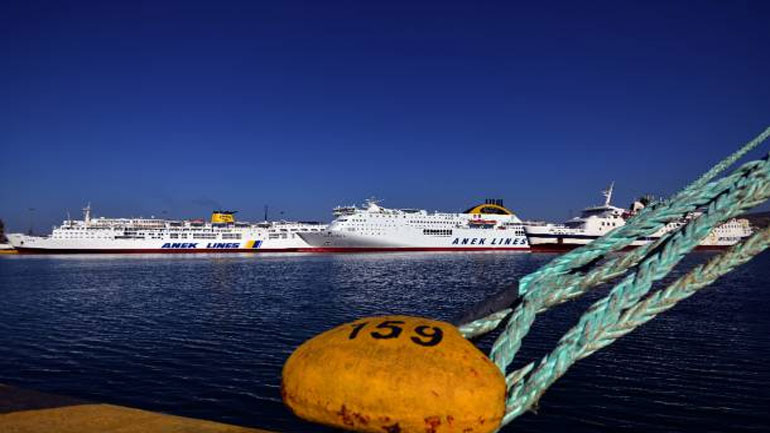 Δεμένα τα πλοία στα λιμάνια την Κυριακή 8 Μαΐου