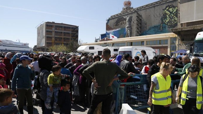 Στους 2.135 οι πρόσφυγες και οι μετανάστες στο λιμάνι του Πειραιά